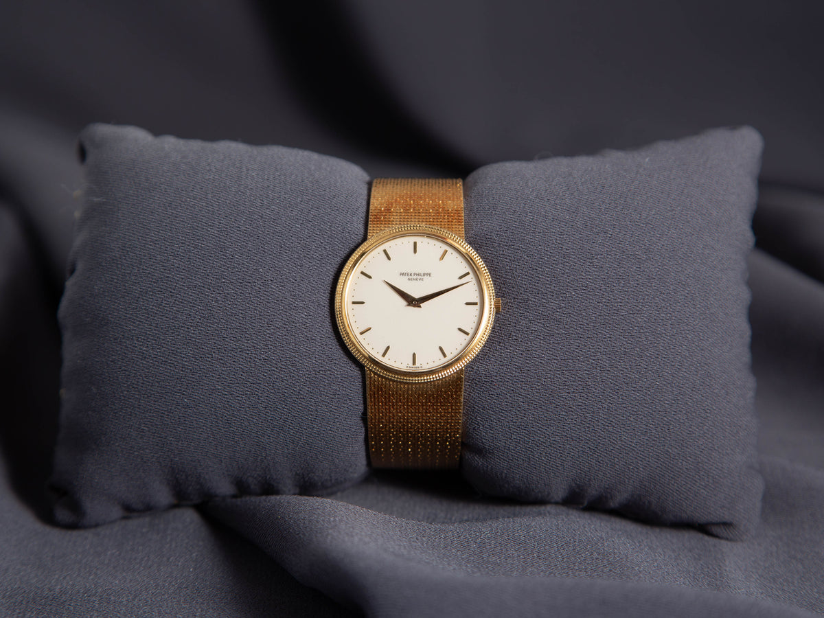 Patek Philippe Vintage Calatrava Quartz in Yellow Gold