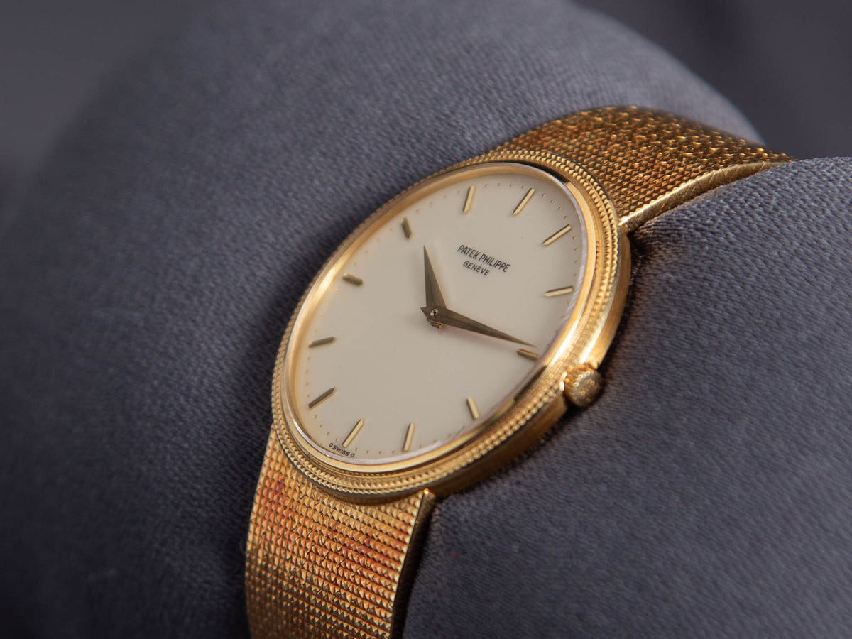 Patek Philippe Vintage Calatrava Quartz in Yellow Gold