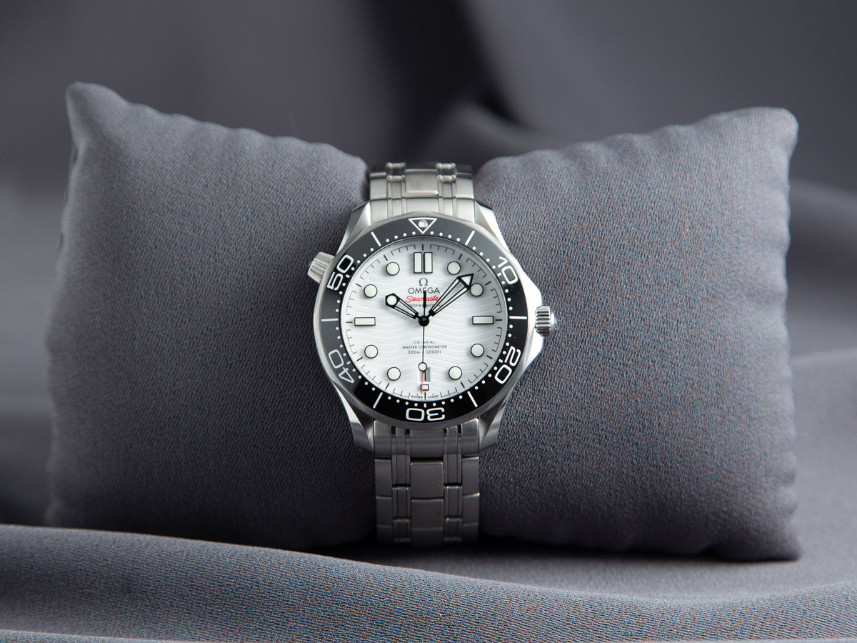 Omega Seamaster Diver 300M White Dial in Steel