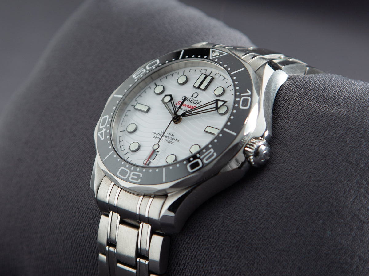 Omega Seamaster Diver 300M White Dial in Steel