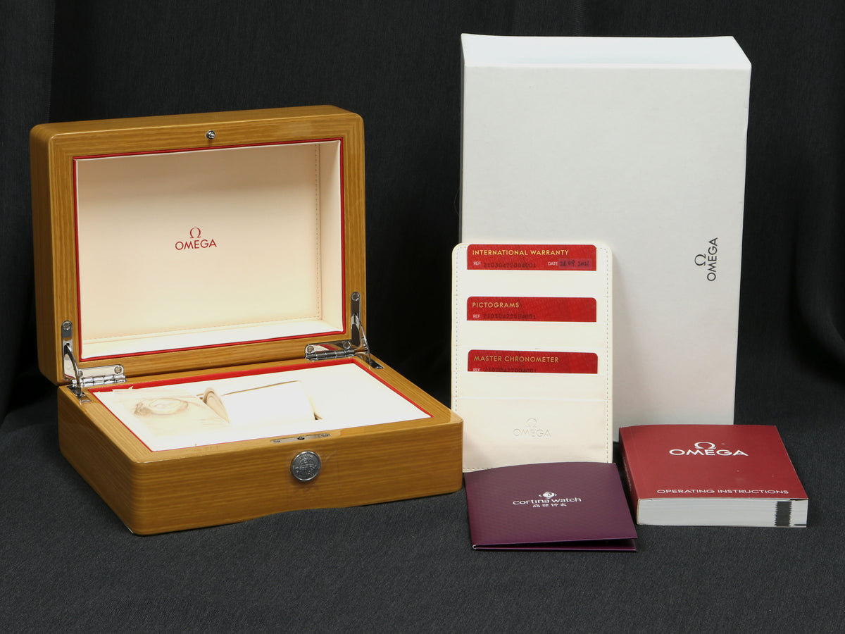 Omega Seamaster Diver 300M White Dial in Steel