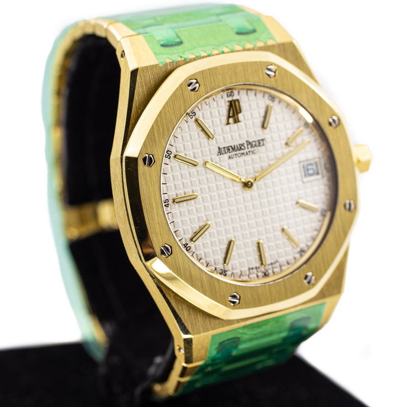 Audemars Piguet Royal Oak Jumbo Extra Thin in Yellow Gold
